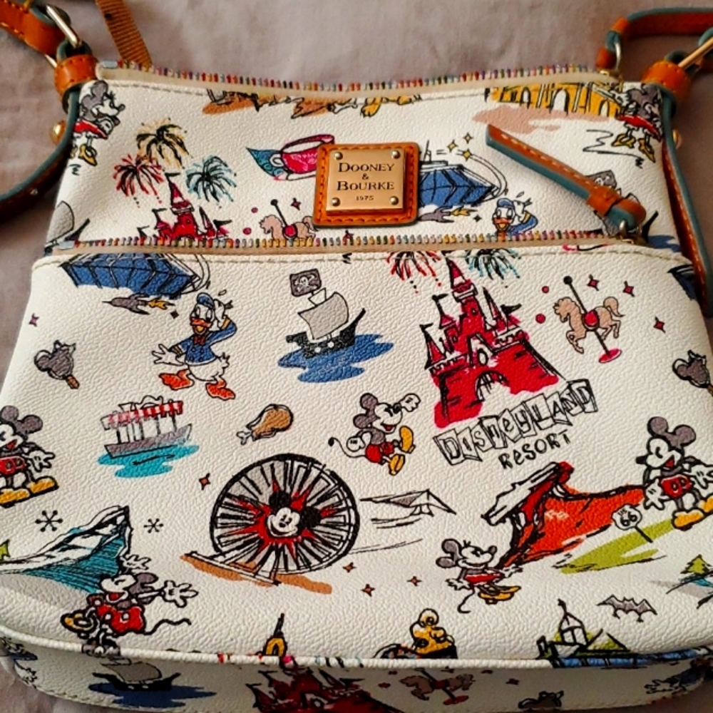 Dooney and Bourke Disney Resort Puse